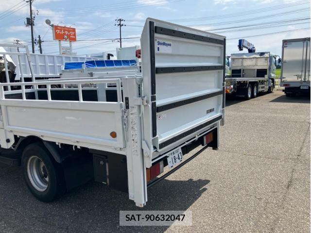 Isuzu ELF TRUCK 2018-02 8335700-10