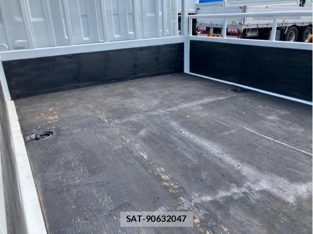 Isuzu ELF TRUCK 2018-02 8335700-7