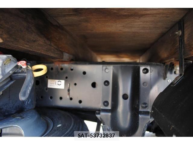 Isuzu ELF TRUCK 2010-05 8335709-17
