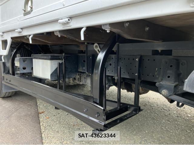 Isuzu ELF TRUCK 2018-06 8335701-13