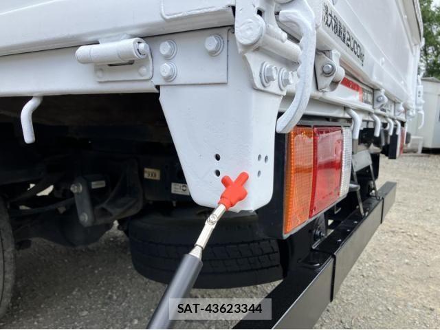 Isuzu ELF TRUCK 2018-06 8335701-25