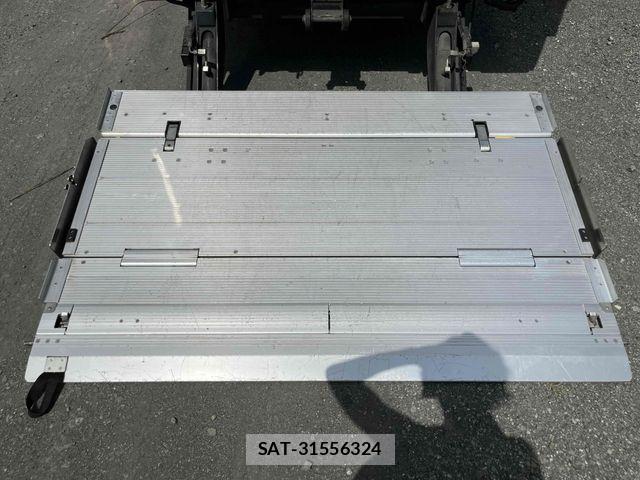Isuzu ELF TRUCK 2015-12 8335699-13