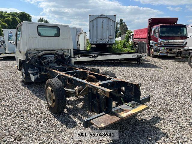 Isuzu ELF TRUCK 2013-07 8335713-3