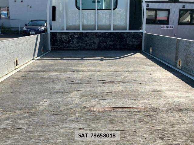 Isuzu ELF TRUCK 2013-07 8335706-6
