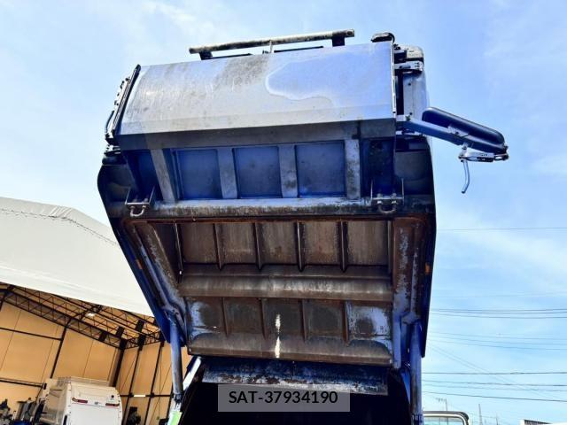 Isuzu ELF TRUCK 2017-11 8335688-16
