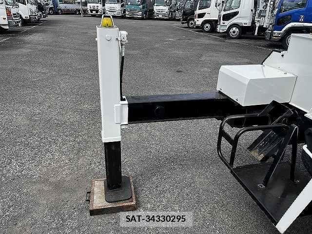 Isuzu ELF TRUCK 2000-09 8335705-7
