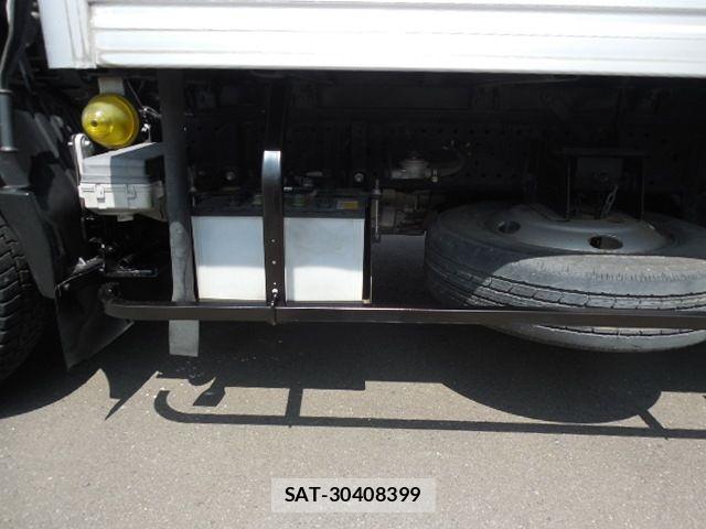 Isuzu ELF TRUCK 2017-11 8354389-13