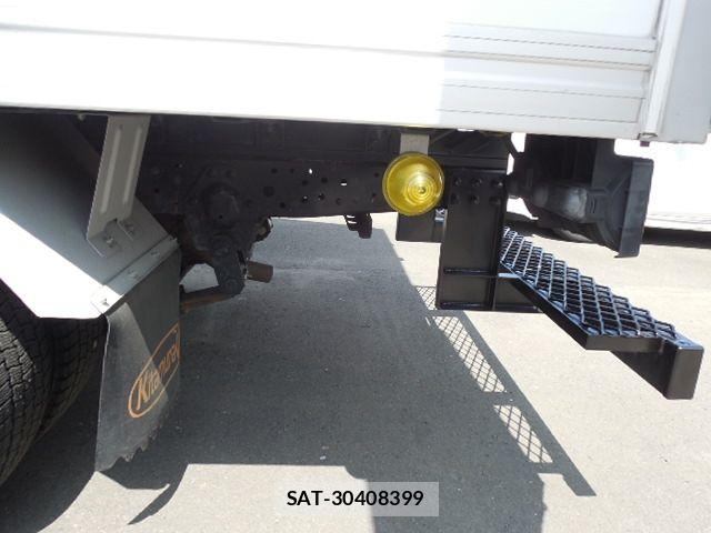 Isuzu ELF TRUCK 2017-11 8354389-15