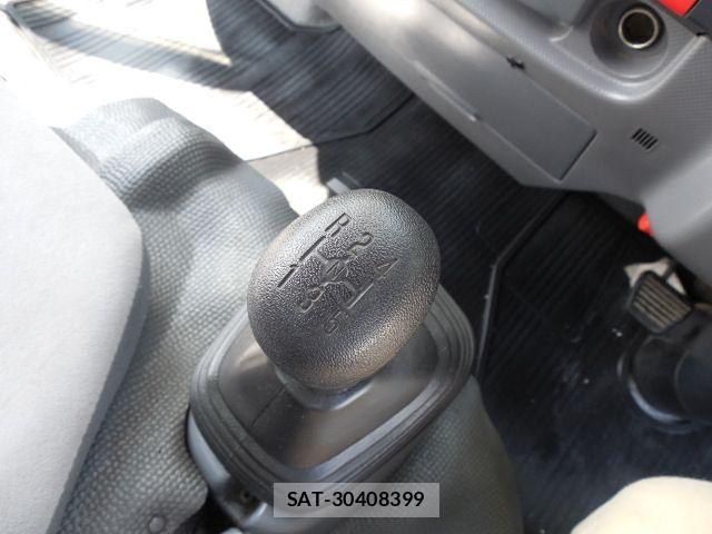 Isuzu ELF TRUCK 2017-11 8354389-28