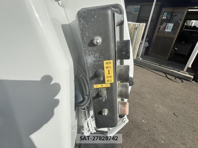 Isuzu ELF TRUCK 2012-07 8365741-9