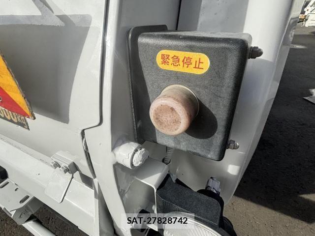 Isuzu ELF TRUCK 2012-07 8365741-11