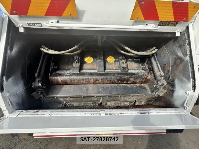 Isuzu ELF TRUCK 2012-07 8365741-14