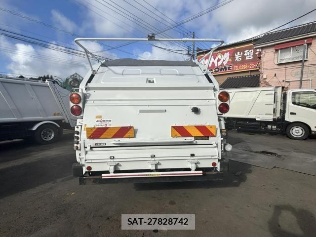 Isuzu ELF TRUCK 2012-07 8365741-5
