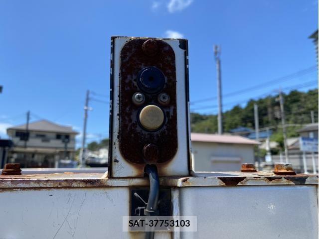 Isuzu ELF TRUCK 2017-02 8365740-13