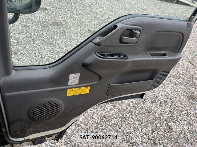 Isuzu ELF TRUCK 2002-12 8412192-12