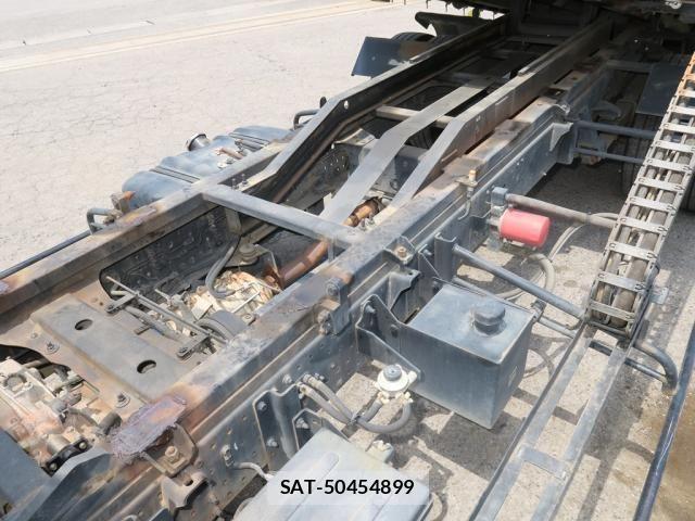 Isuzu ELF TRUCK 2017-12 8438094-13