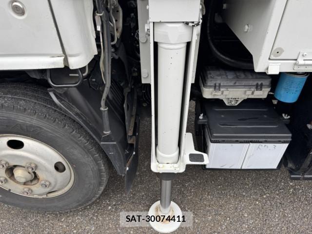 Isuzu ELF TRUCK 2018-04 8524741-20
