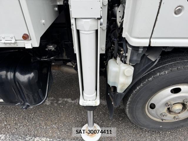 Isuzu ELF TRUCK 2018-04 8524741-21