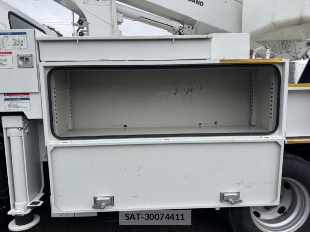 Isuzu ELF TRUCK 2018-04 8524741-8