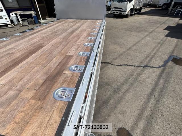 Isuzu ELF TRUCK 2017-11 8524669-13