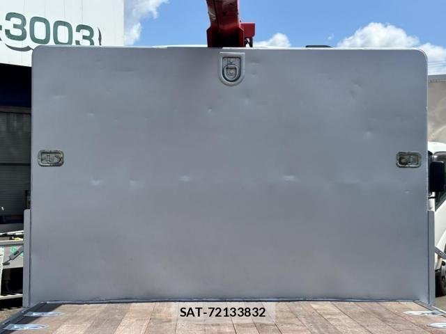 Isuzu ELF TRUCK 2017-11 8524669-16