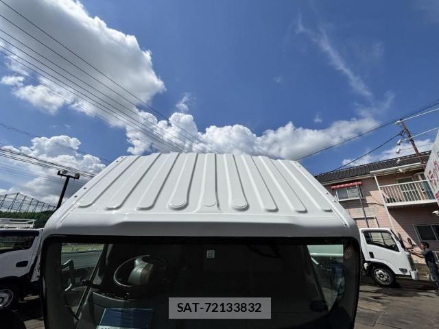 Isuzu ELF TRUCK 2017-11 8524669-18