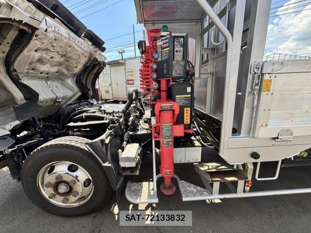 Isuzu ELF TRUCK 2017-11 8524669-19