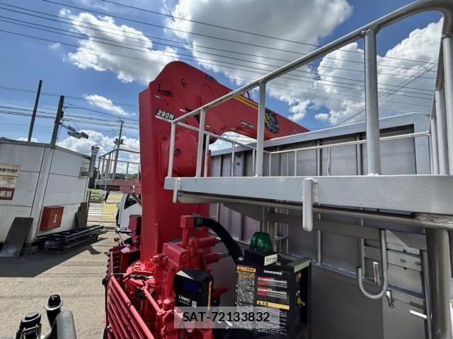 Isuzu ELF TRUCK 2017-11 8524669-21