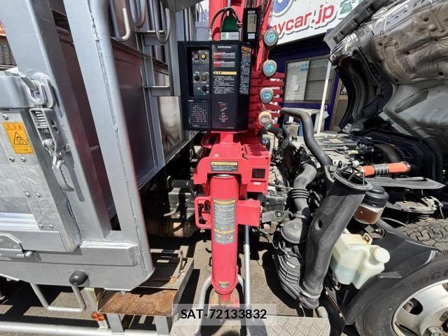 Isuzu ELF TRUCK 2017-11 8524669-26
