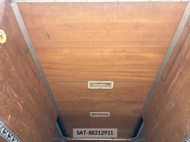 Isuzu ELF TRUCK 2013-05 8524739-11