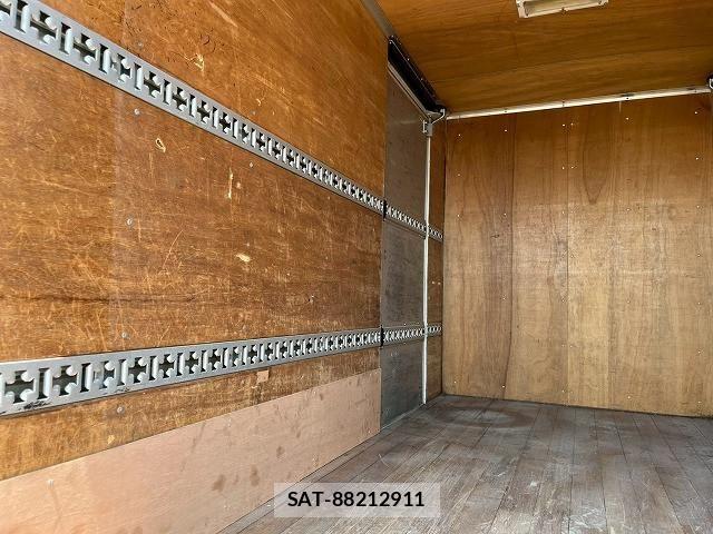 Isuzu ELF TRUCK 2013-05 8524739-13