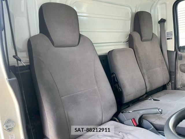 Isuzu ELF TRUCK 2013-05 8524739-19