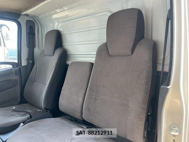 Isuzu ELF TRUCK 2013-05 8524739-23