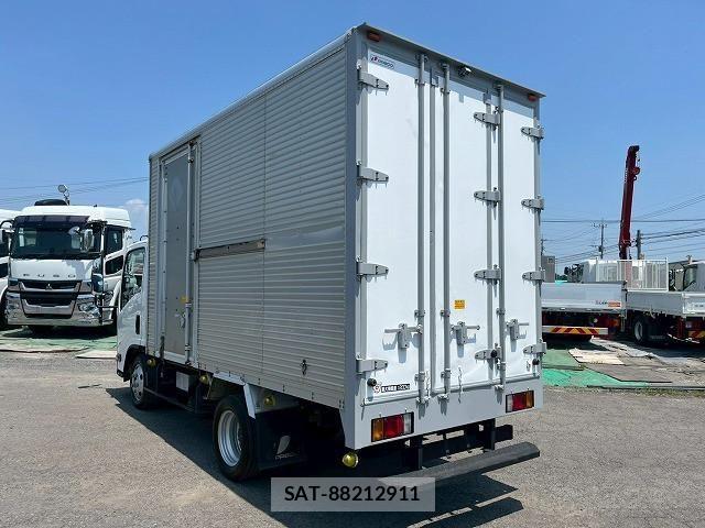 Isuzu ELF TRUCK 2013-05 8524739-7