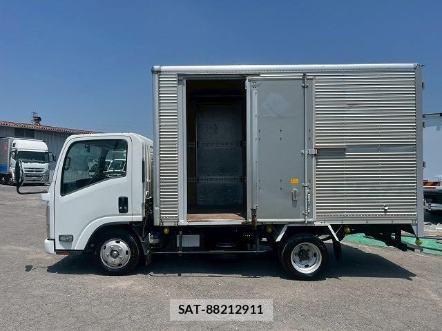 Isuzu ELF TRUCK 2013-05 8524739-8