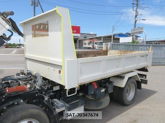 Isuzu ELF TRUCK 2023-02 8524650-19