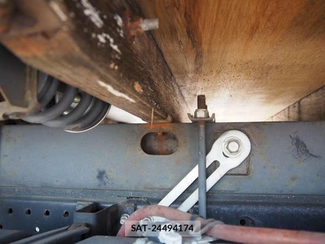 Isuzu ELF TRUCK 2012-03 8524704-23