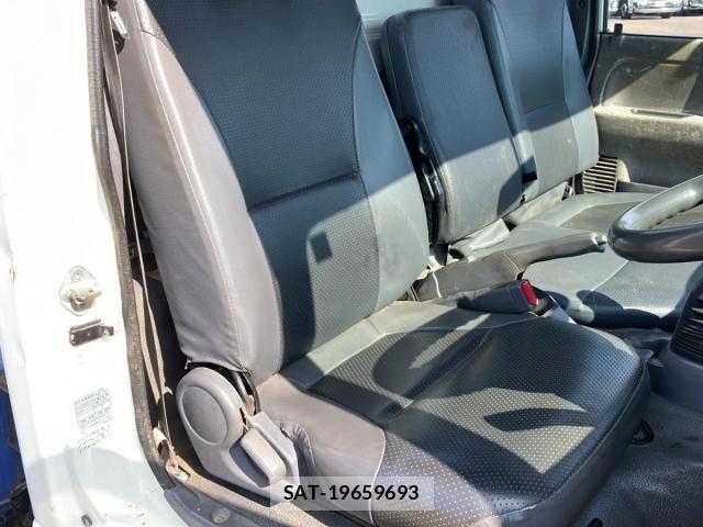 Isuzu ELF TRUCK 2011-08 8524730-18
