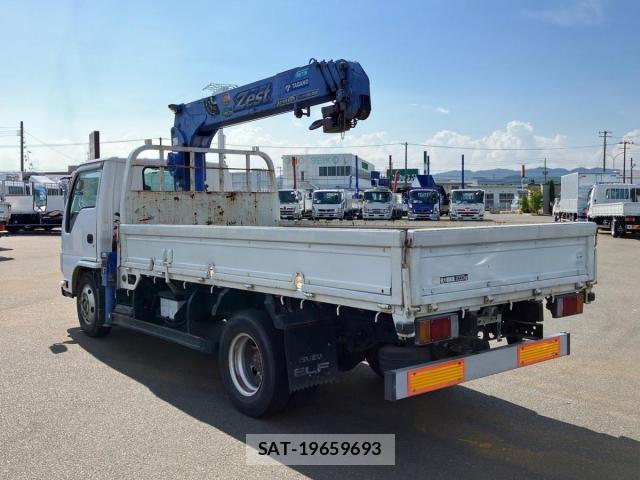 Isuzu ELF TRUCK 2011-08 8524730-3