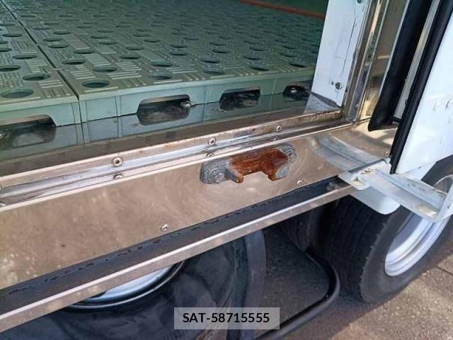 Isuzu ELF TRUCK 2015-10 8524731-12