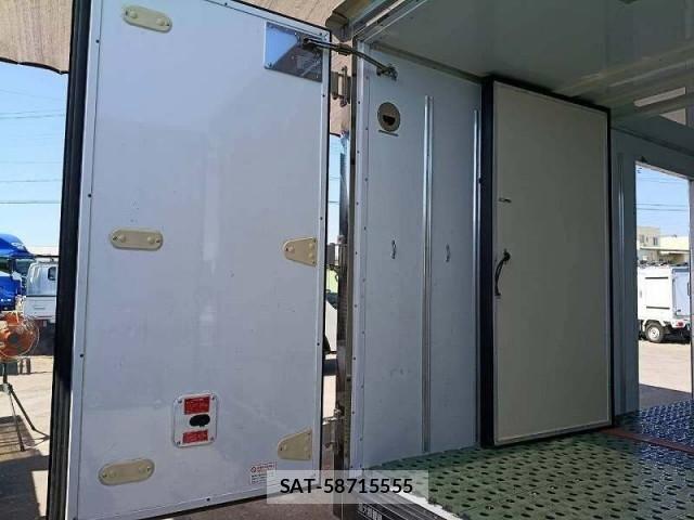 Isuzu ELF TRUCK 2015-10 8524731-14