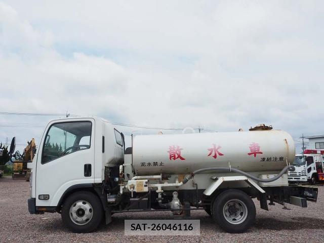 Isuzu ELF TRUCK 2012-06 8524738-1