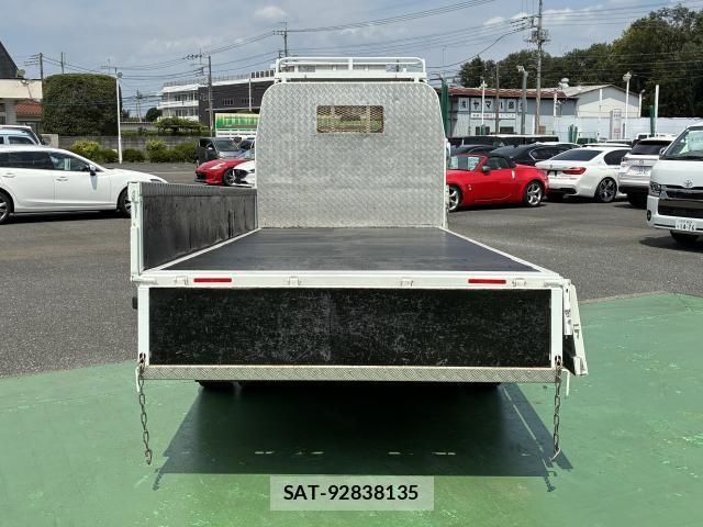 Isuzu ELF TRUCK 2020-11 8524702-4