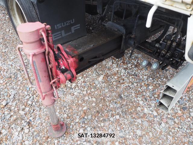 Isuzu ELF TRUCK 2010-08 8524721-13