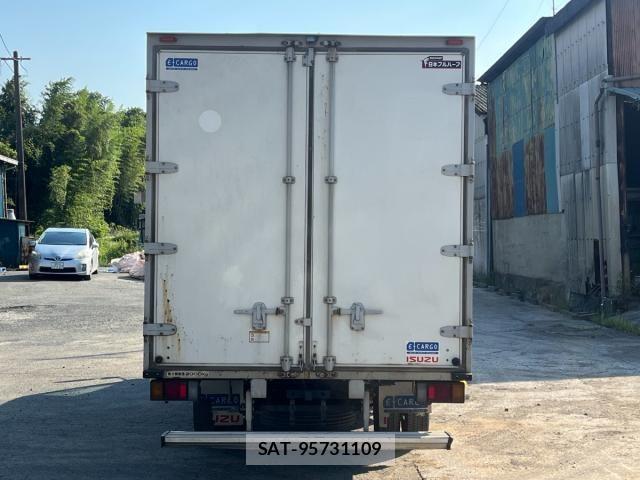 Isuzu ELF TRUCK 2016-04 8524747-10