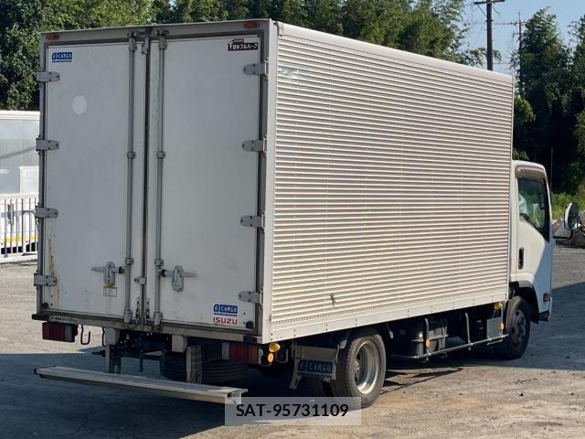 Isuzu ELF TRUCK 2016-04 8524747-12
