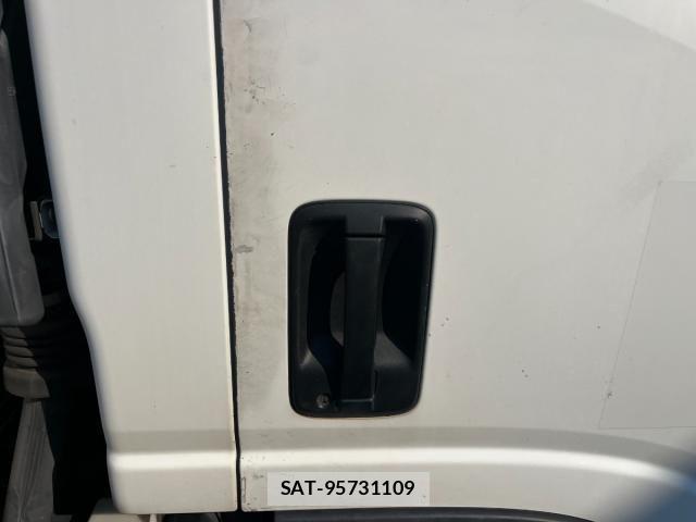Isuzu ELF TRUCK 2016-04 8524747-17