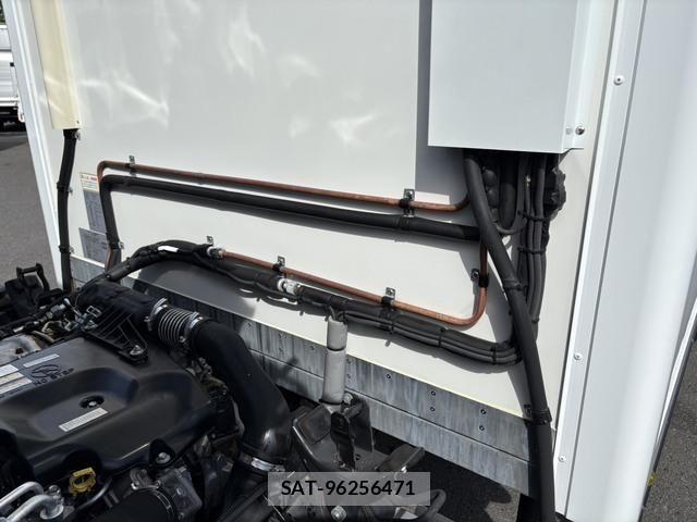 Isuzu ELF TRUCK 2018-10 8524733-11