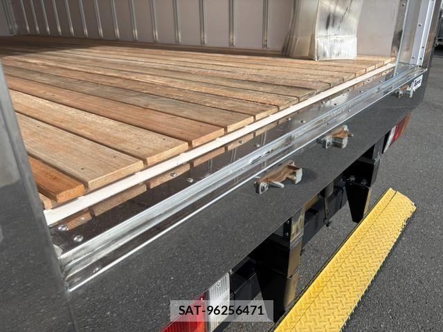 Isuzu ELF TRUCK 2018-10 8524733-13