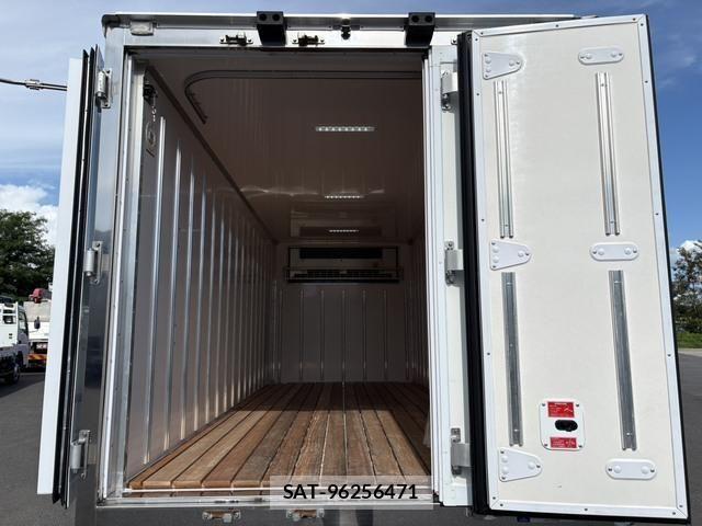 Isuzu ELF TRUCK 2018-10 8524733-15